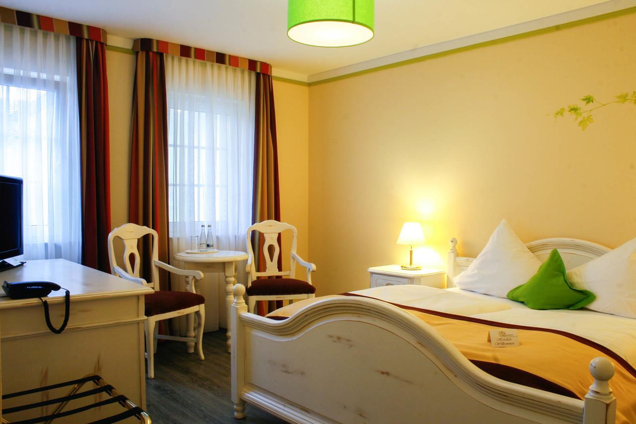 Hotel Speeter Weisenheim am Berg Buitenkant foto