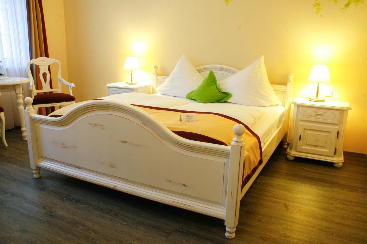 Hotel Speeter Weisenheim am Berg Buitenkant foto